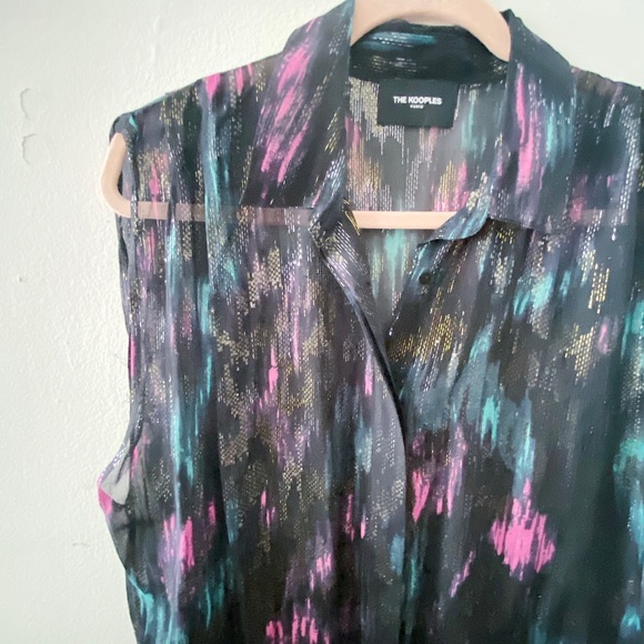 The KOOPLES Sleeveless shirt with epaulettes, embroidered with an Ikat print - Picture 2 of 12